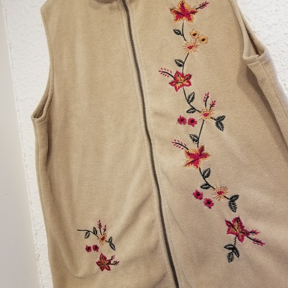 Floral Stitched Zip-Up Vest by Tradition - Picture 3 of 6